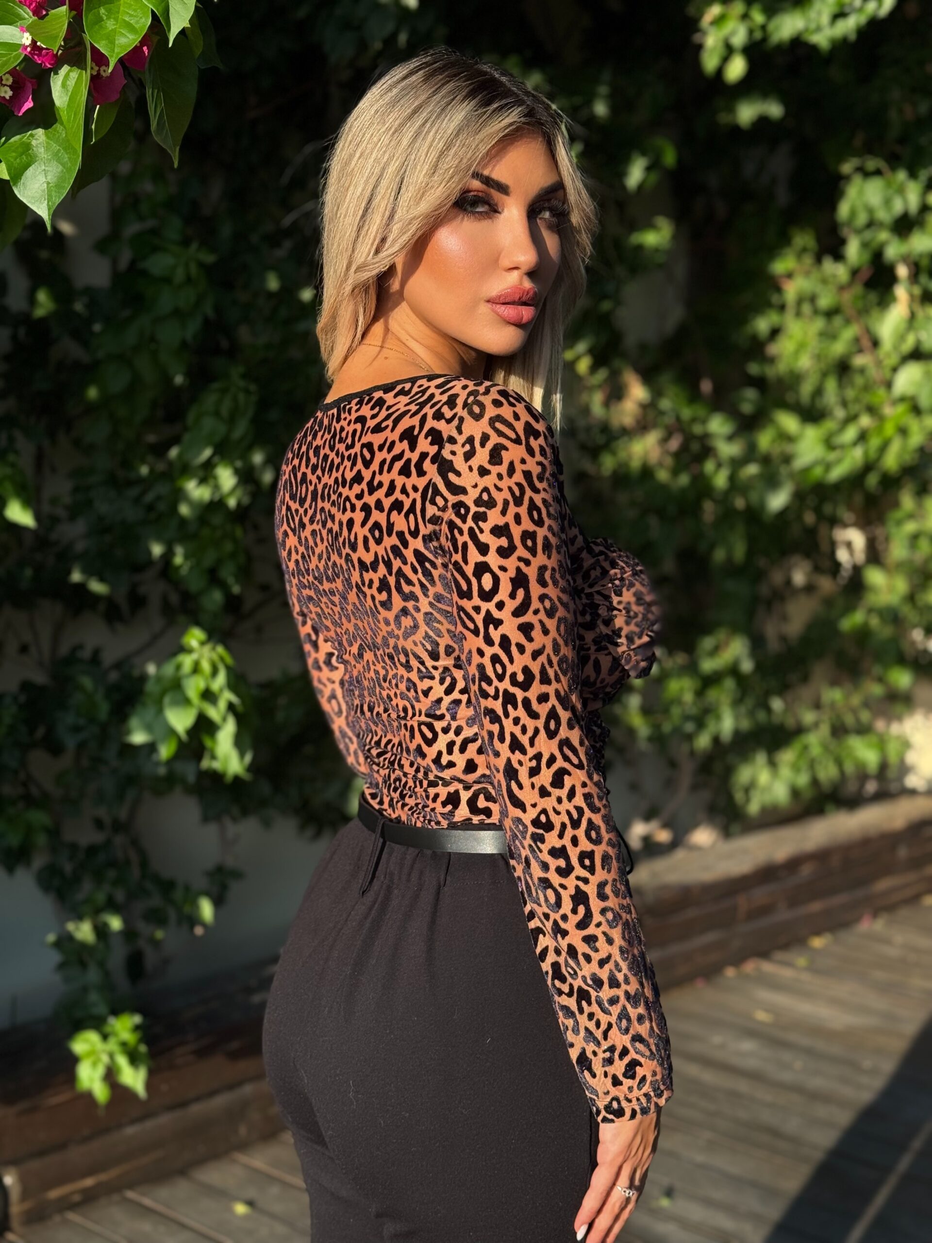 AEC09076-9F10-42D6-B3CF-F223185826B7 AEC09076-9F10-42D6-B3CF-F223185826B7