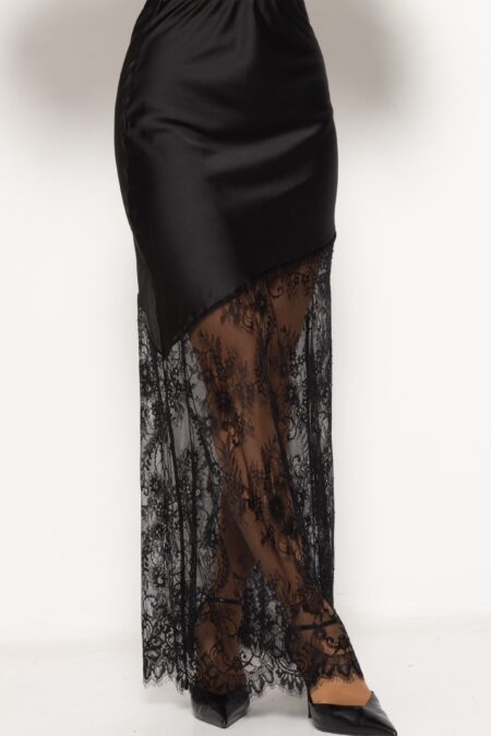 Μάξι μαύρη σατέν φούστα με δαντέλα στο τελείωμα