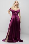 Μάξι σατέν φόρεμα off-shoulder με σκίσιμο στο πλάι
