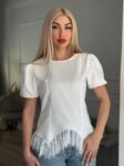 Λευκό t-shirt με δαντέλα στο τελείωμα δέσιμο πίσω και φουσκωτούς ώμους