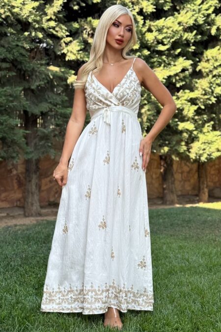 Αέρινο λευκό αμάνικο boho maxi φόρεμα με χρυσές λεπτομέρειες
